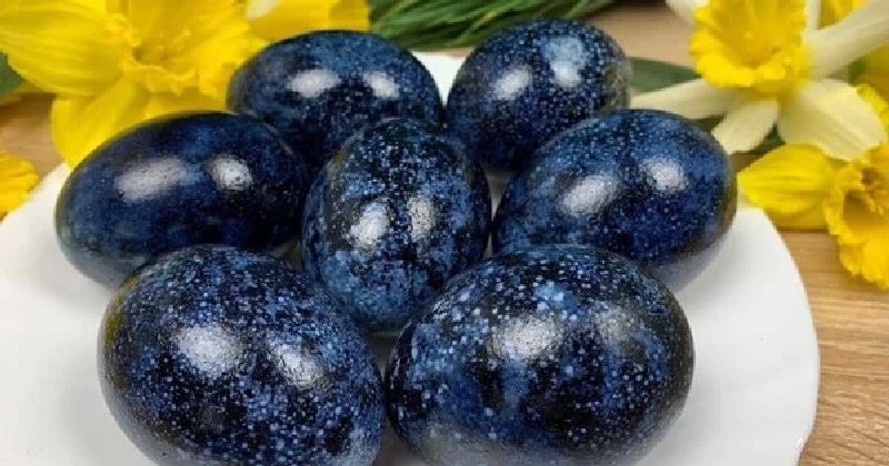 як покрасити крашанки