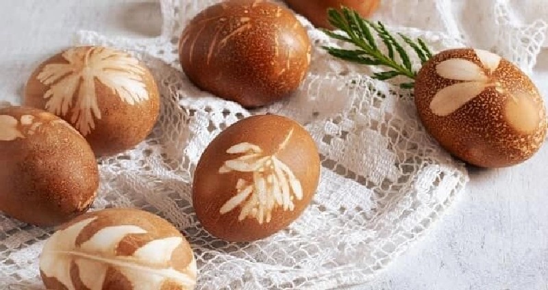 як покрасити яйця в кави