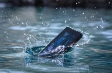 Що робити, якщо телефон впав у воду